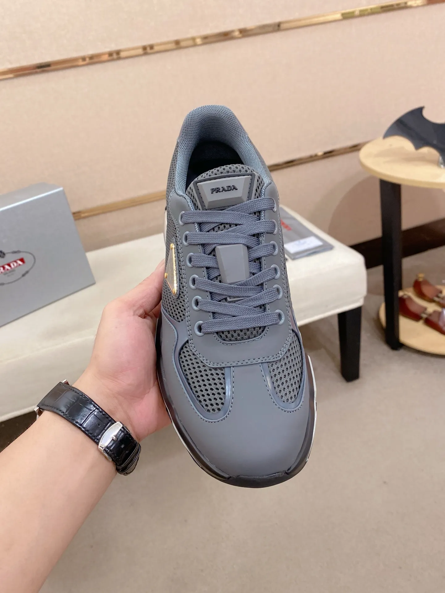 Factory price 660💰 ✔️✔️✔️High version High-quality new PRADA (Prada) counters are on the market at the same time, new men's shoes, 😘fabrics imported first-layer cowhide and mesh fabrics, purely handmade. Lining: Full cowhide lining. 👍🏿 High-end ☄️ air-cushion molded anti-slip rubber outsole, exquisite lines, simple and elegant, comfortable and high-end for leisure travel. Code number: 38 to 45